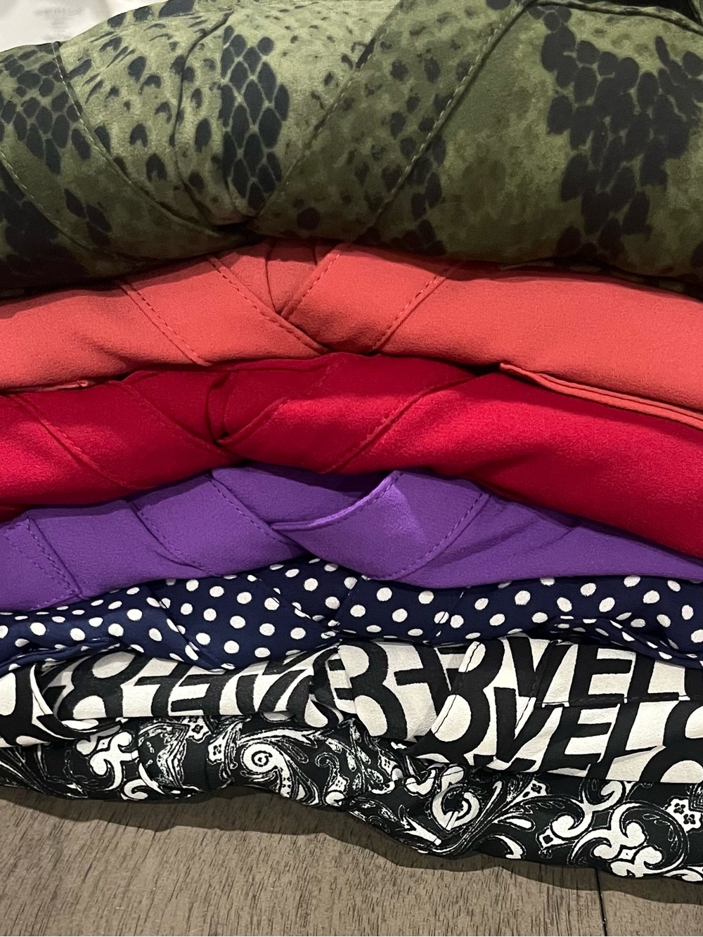 Express Women Button Down Tops. 6 Long-sleeve+1 Cap-sleeve+ 1 Black sleeveless - Picture 5 of 6